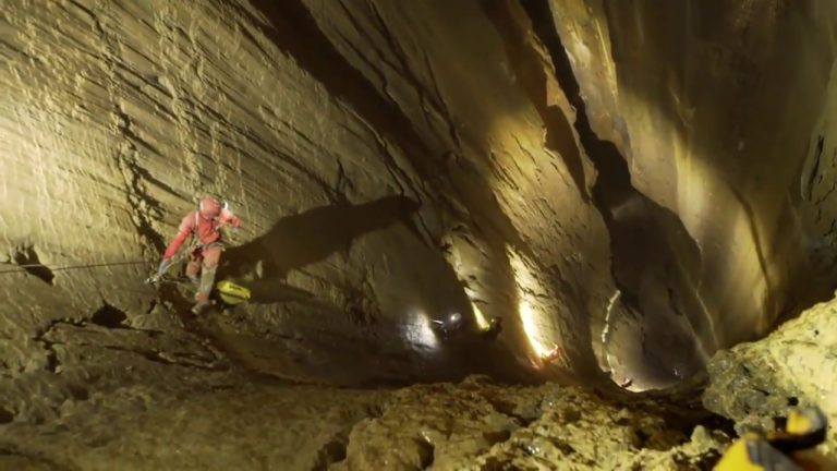 ¡Descubre el pozo natural más profundo de España en solo 70 metros!